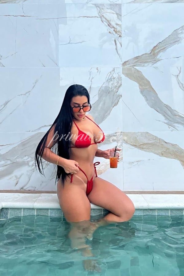 Foto 1 de Jade Medeiros