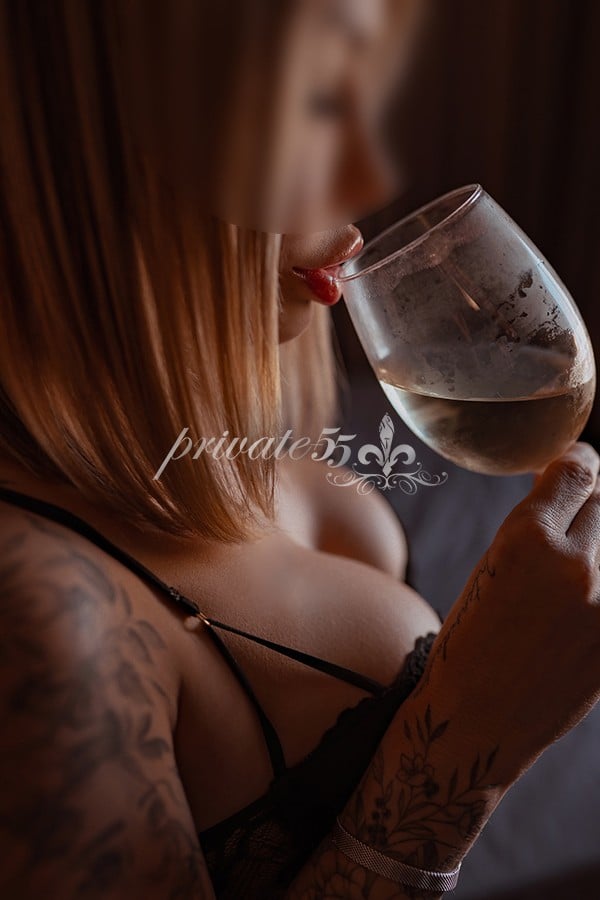 Lara Scheidt - Garota de Programa em Florianópolis