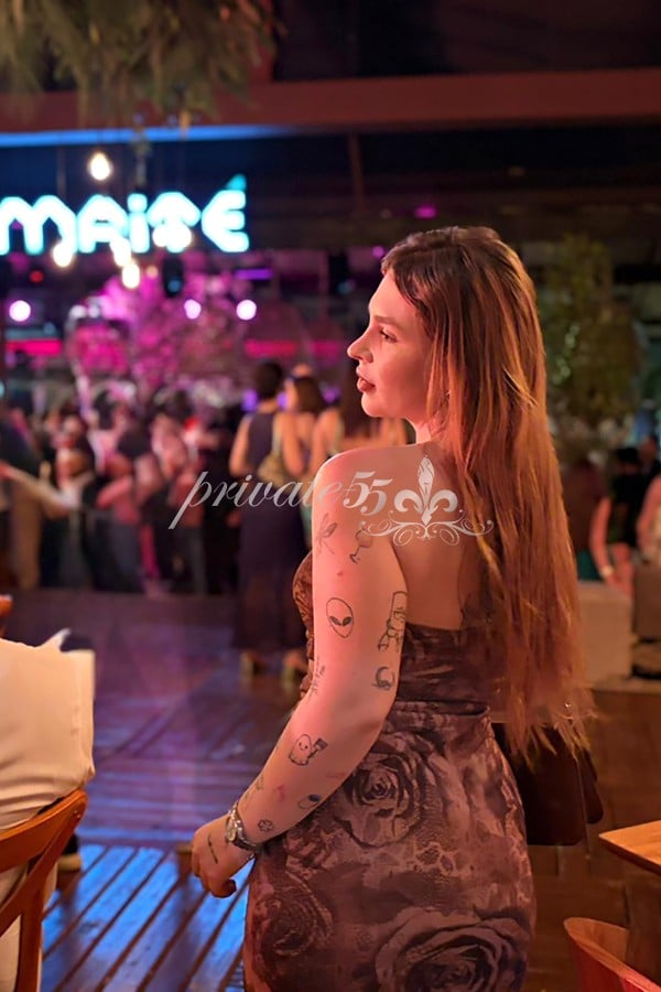 Lara Ruiva - Acompanhante de Luxo em Balneário Camboriú