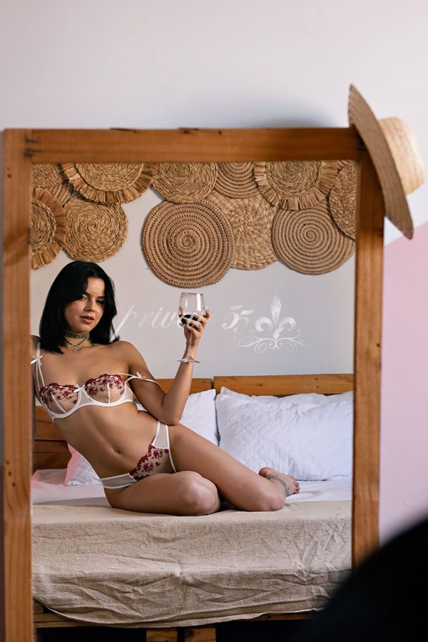 Safira Dias - Acompanhante Verificada em Balneário Camboriú