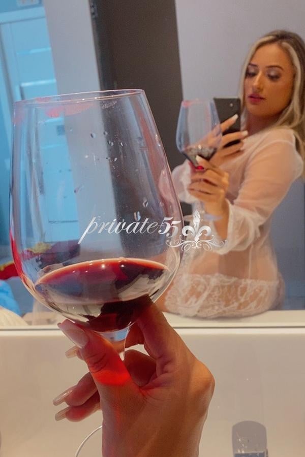 Foto 2 de Larissa Santos