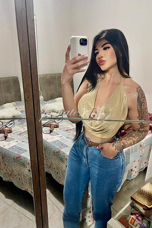 Foto 2 de Julia Faria