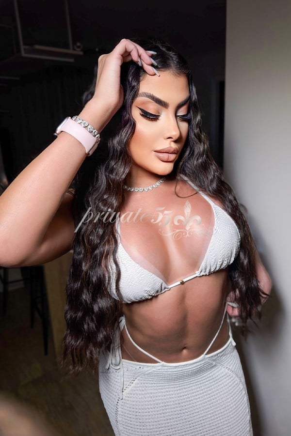 Foto 12 de Mia  Rosa