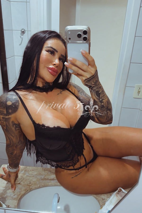 Iza Mello - Acompanhante em Florianópolis