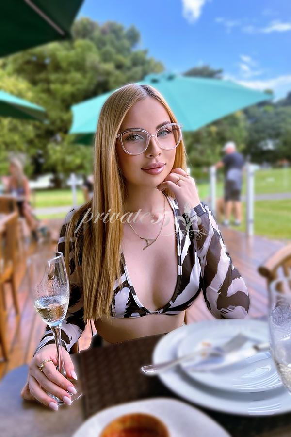 Ana CLara - Acompanhante de Luxo em Curitiba