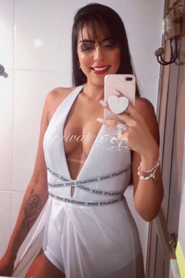 Íris Ferrari - Acompanhante de Luxo em Balneário Camboriú
