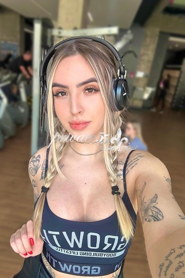 Loirinha Tímida - Acompanhante Verificada em Balneário Camboriú