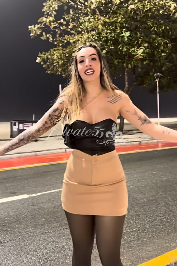 Loirinha Tímida - Acompanhante de Luxo em Balneário Camboriú