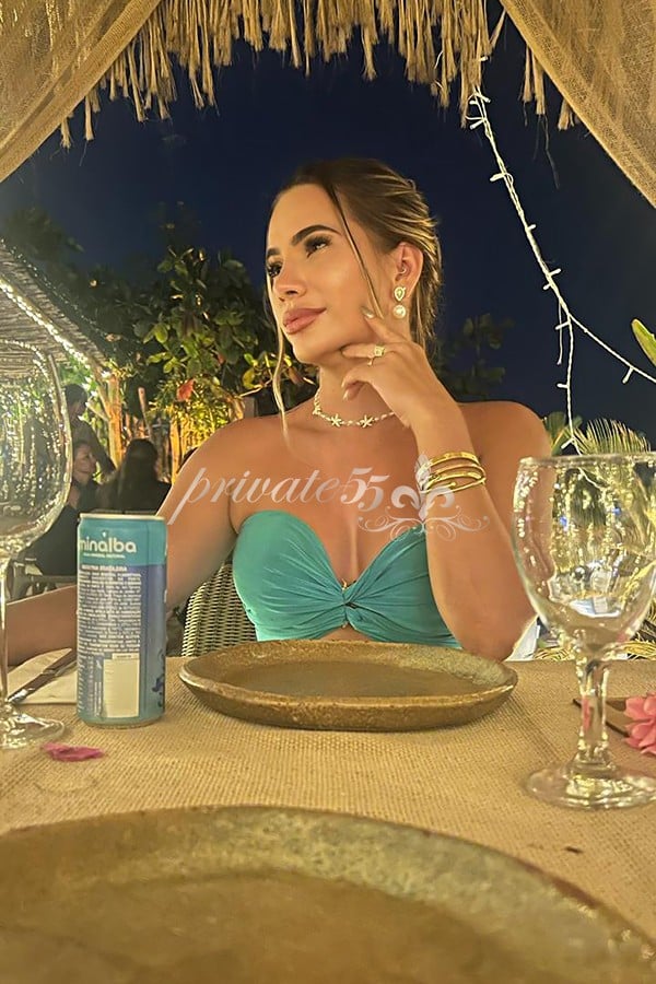 Foto 1 de Júlia  Becker