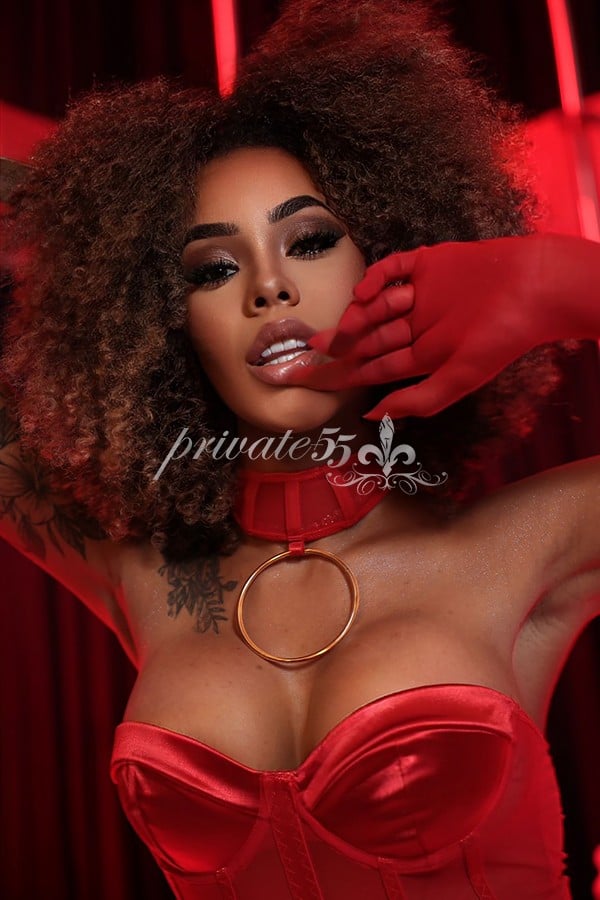 Foto 9 de Naoomy Mello