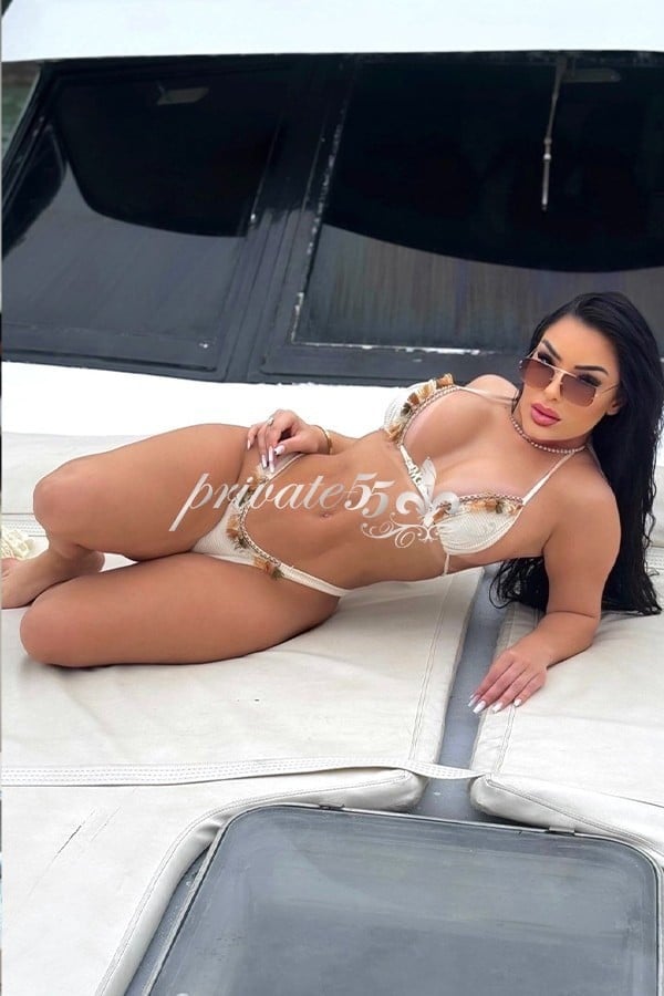 Foto 1 de Júlia Hoffman