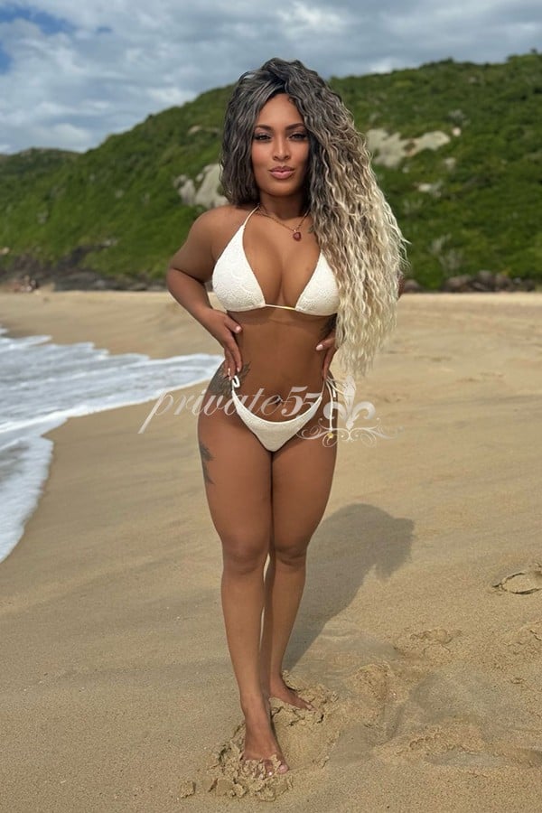 Lorenna Mello - Garota de Programa em Florianópolis