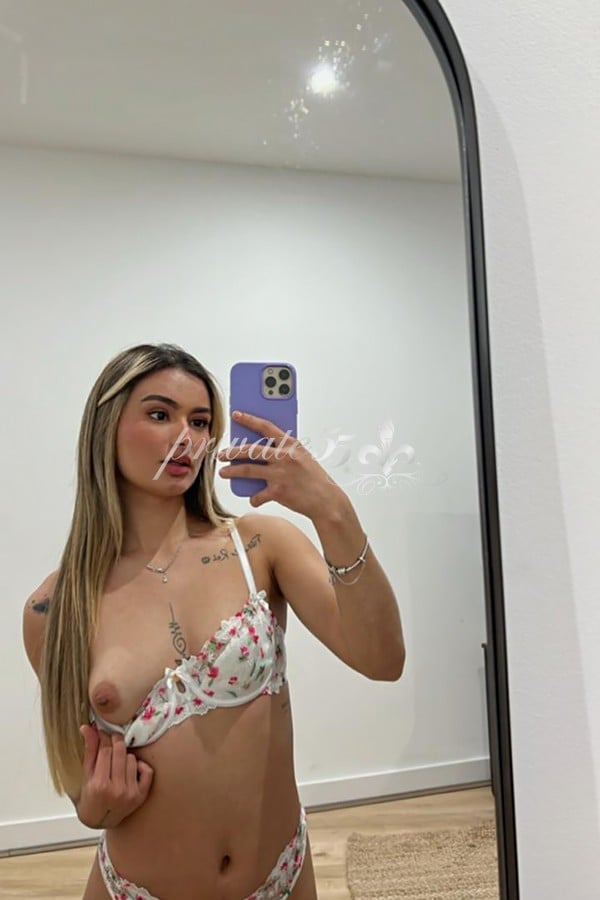 Foto 1 de Zoe Almeida