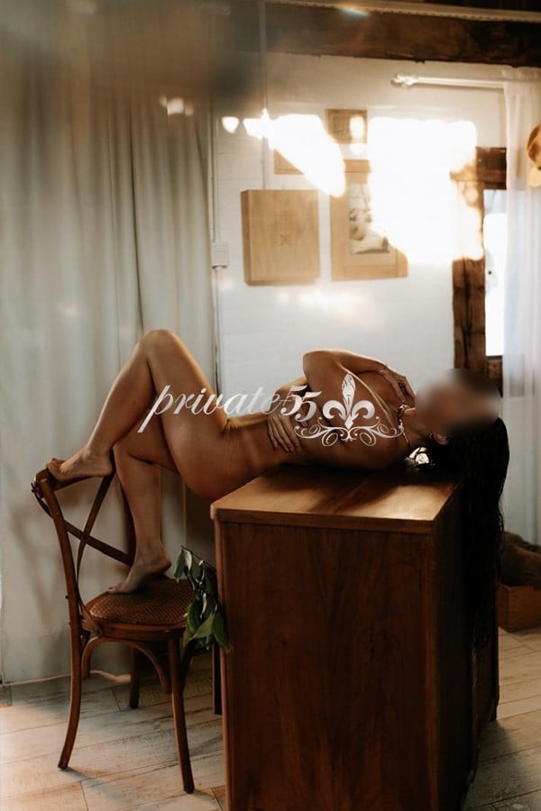 Ellen Ferrari - Acompanhante de Luxo em Balneário Camboriú