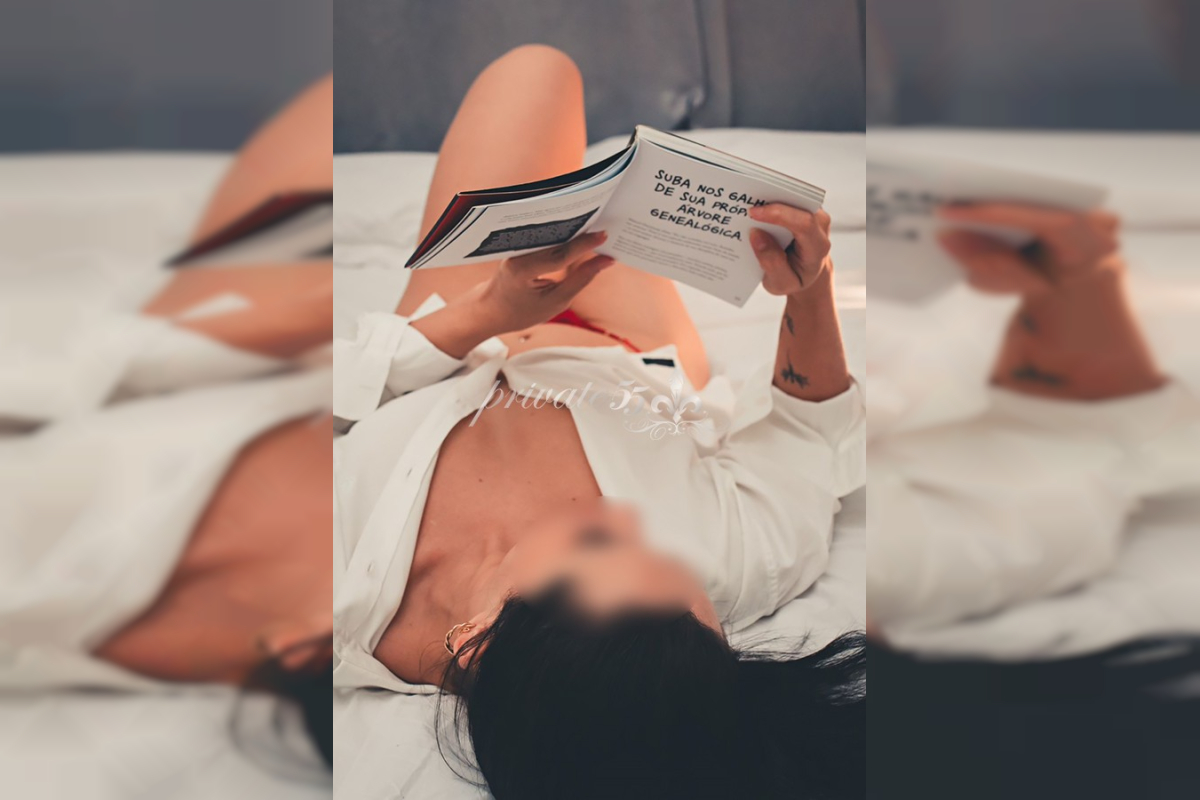 Carla Divine - Acompanhante de Luxo em Balneário Camboriú