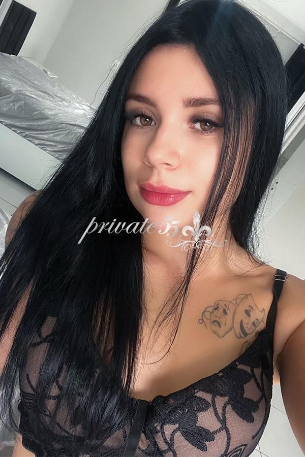 Foto 17 de Jenni Faria