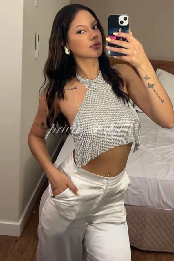 Selena Castillo - Acompanhante em Florianópolis