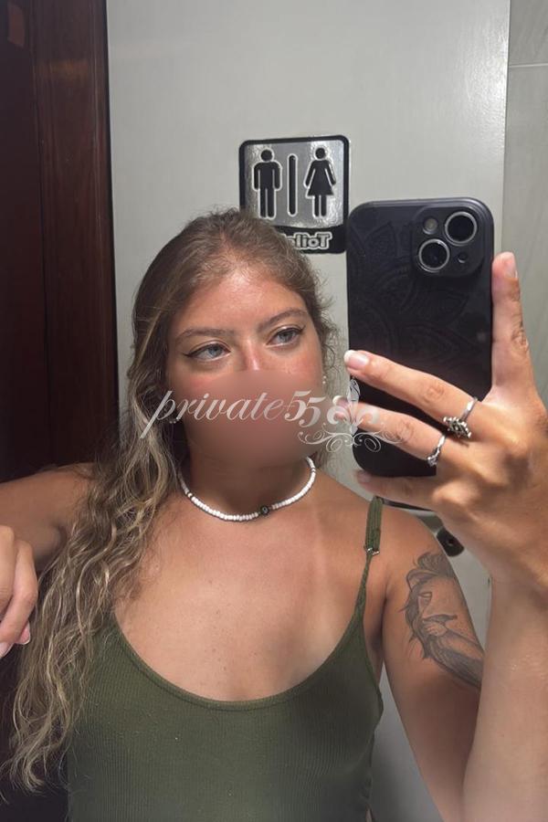 Foto 1 de Polly Almeida