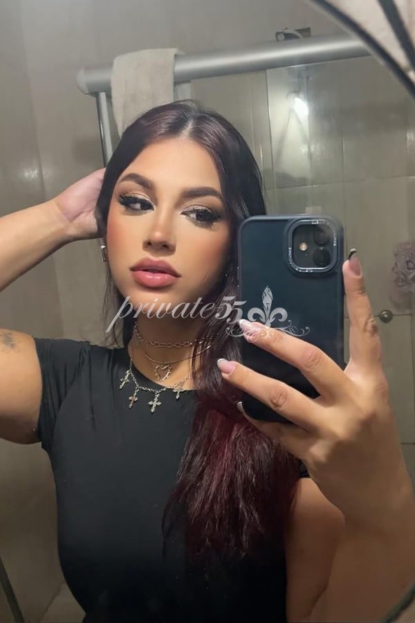 Foto 2 de Isadora Diniz